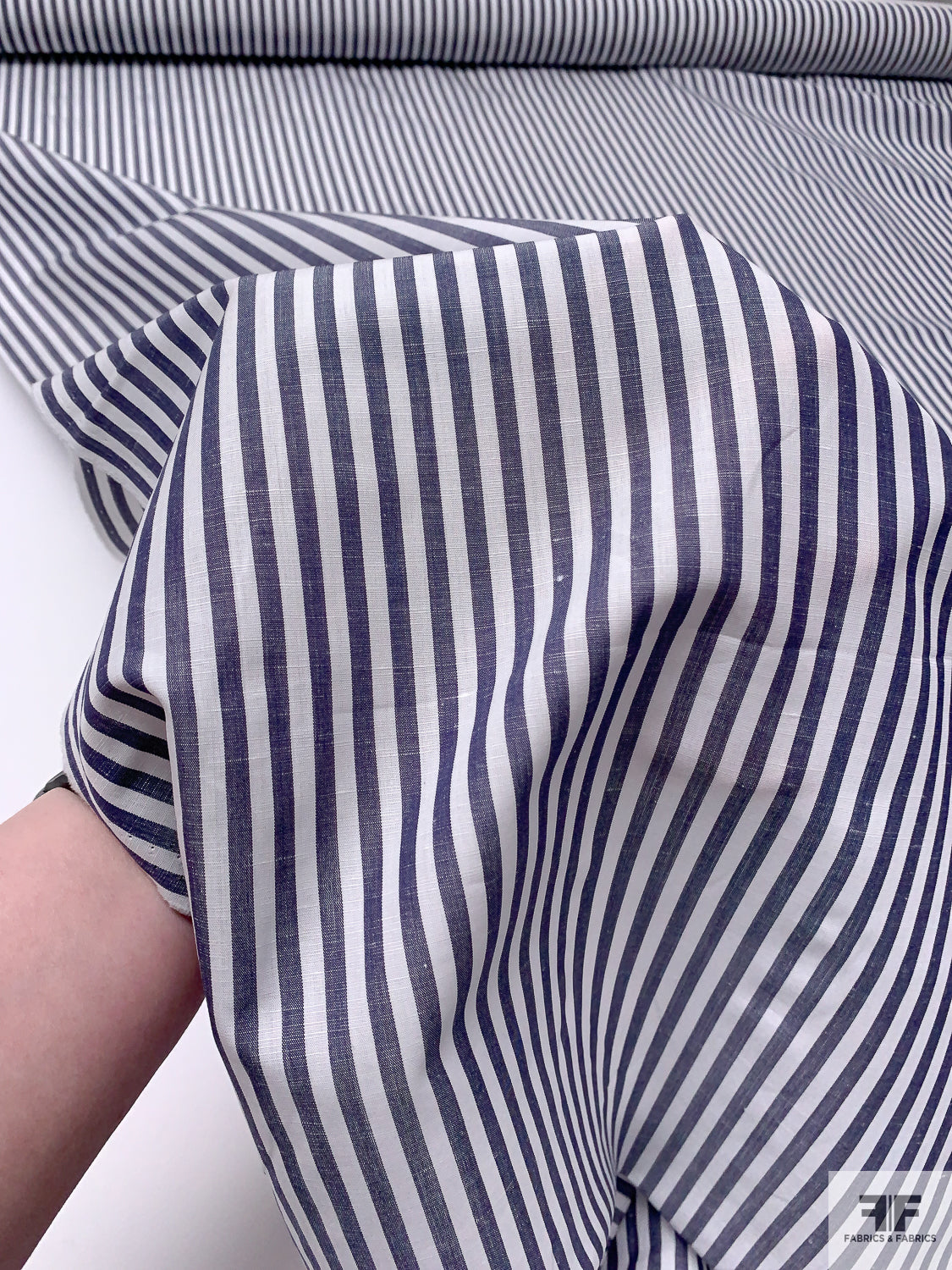 Italian Striped Yarn-Dyed Plain-Weave Fine Cotton-Linen Shirting - Navy/White | FABRICS & FABRICS Fabrics & Fabrics Italian Striped Yarn-Dyed Plain-Weave Fine Cotton-Linen Shirting - Navy/White | FABRICS & FABRICS Fabrics & Fabrics