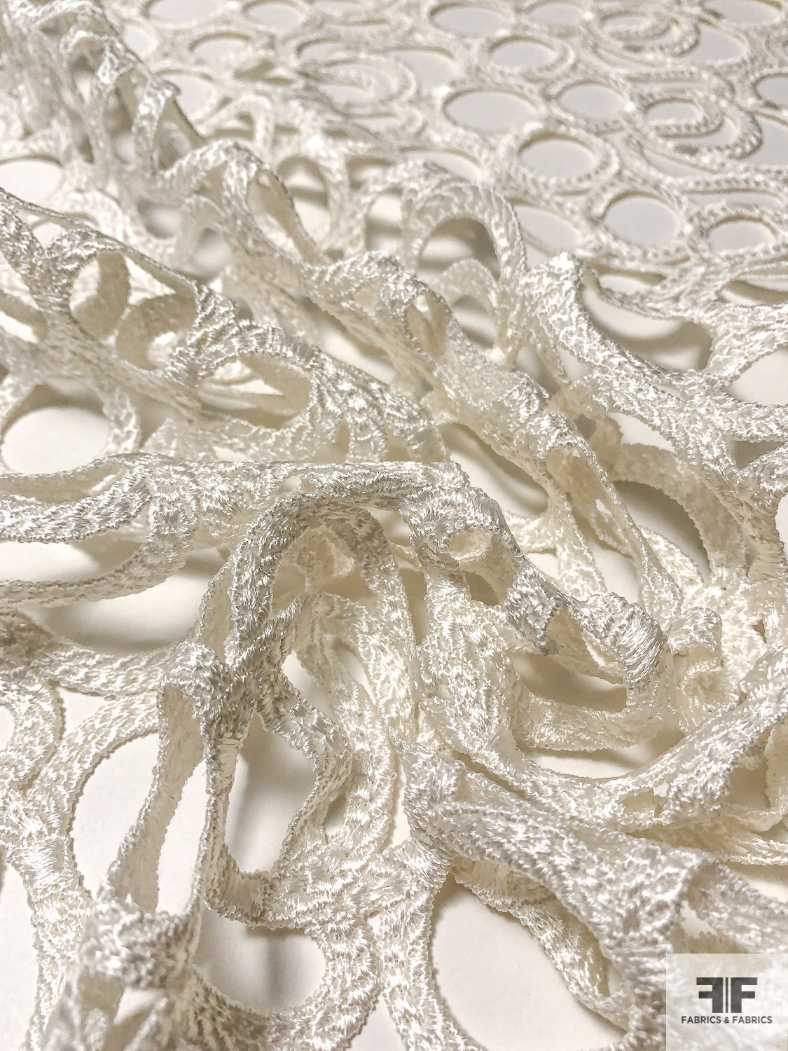 Ivory guipure with chantilly lace fabric - Guipure lace - lace