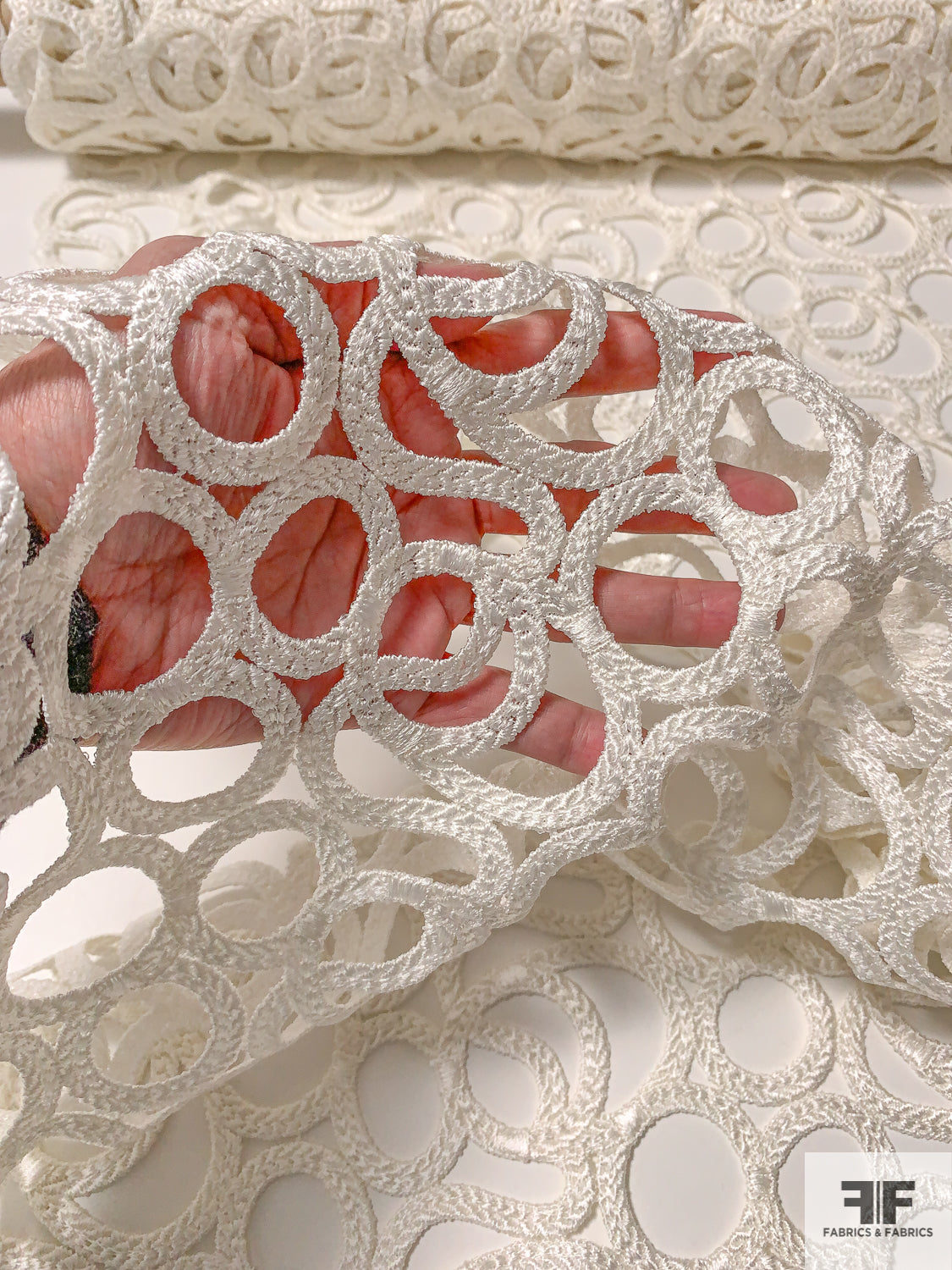 Ivory guipure with chantilly lace fabric - Guipure lace - lace