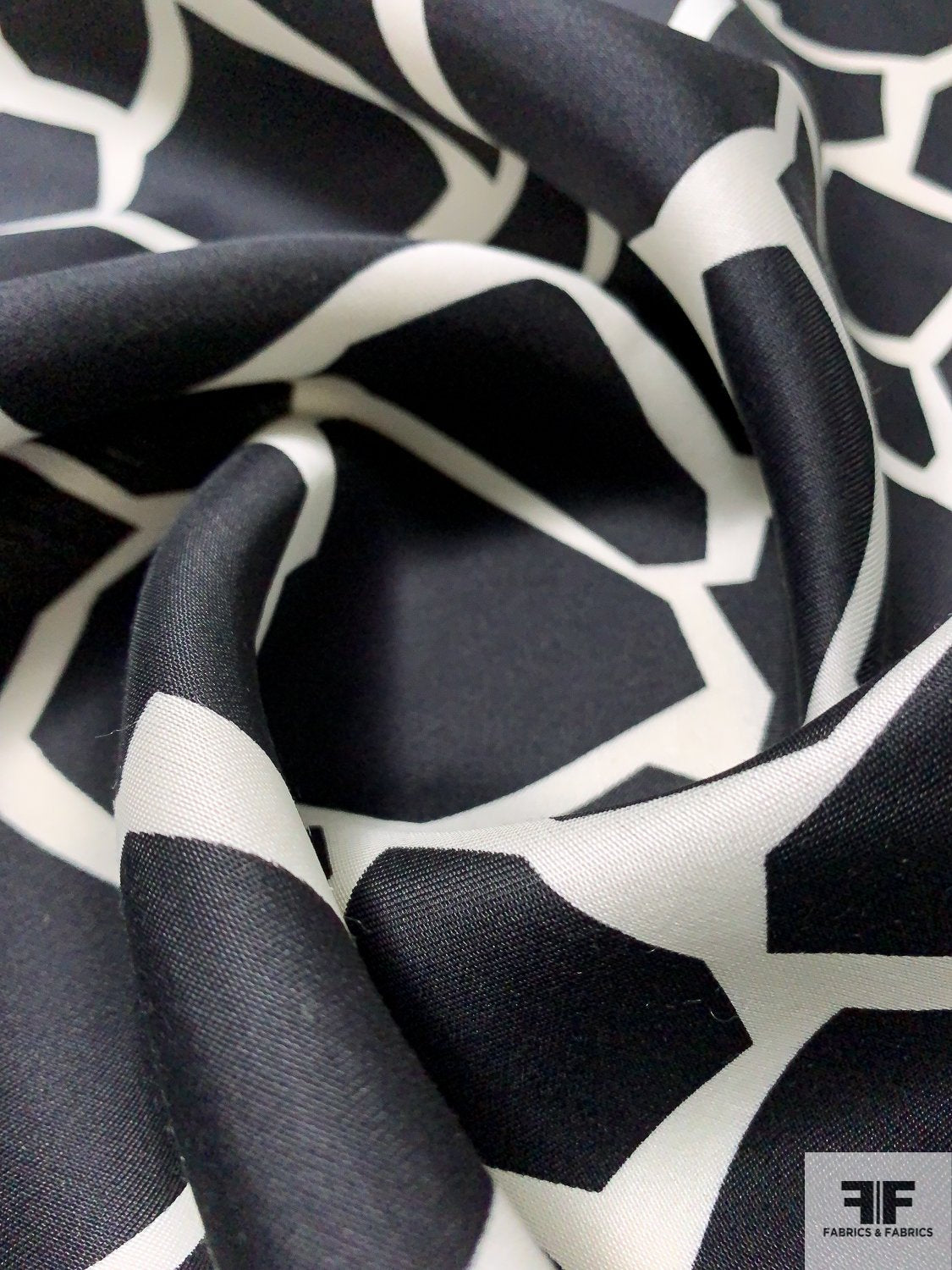 Geometric Graphic Printed Silk and Wool - Black / Off-White