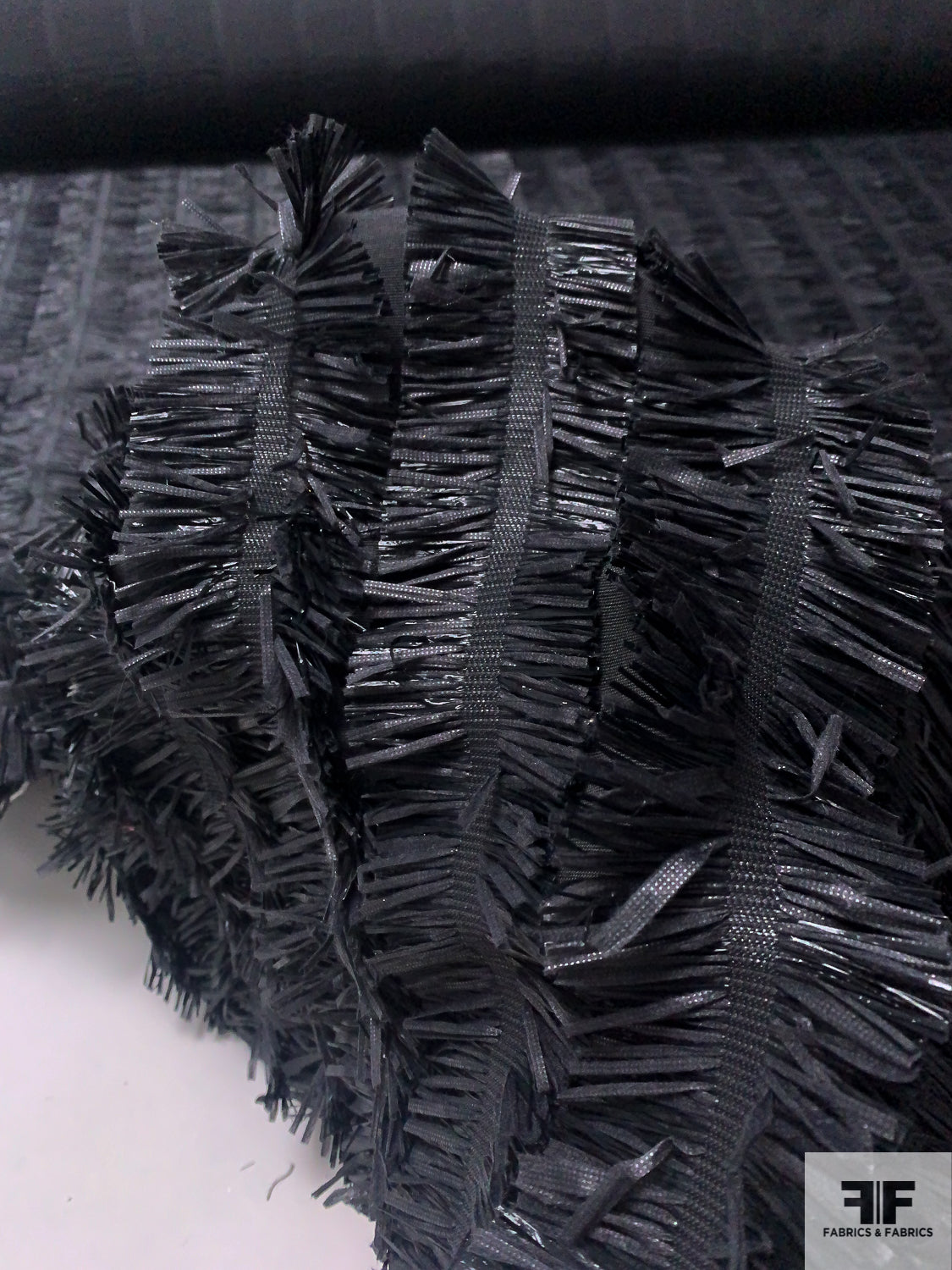 Italian Fringe in Vertical Striped Pattern - Black