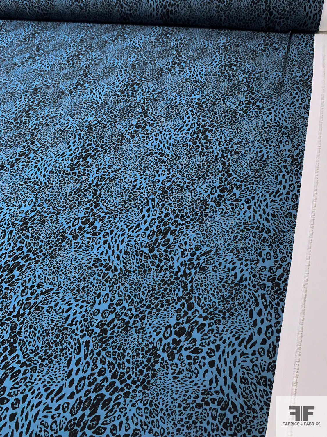  Soimoi Blue Polyester Crepe Fabric Cat Animal Print