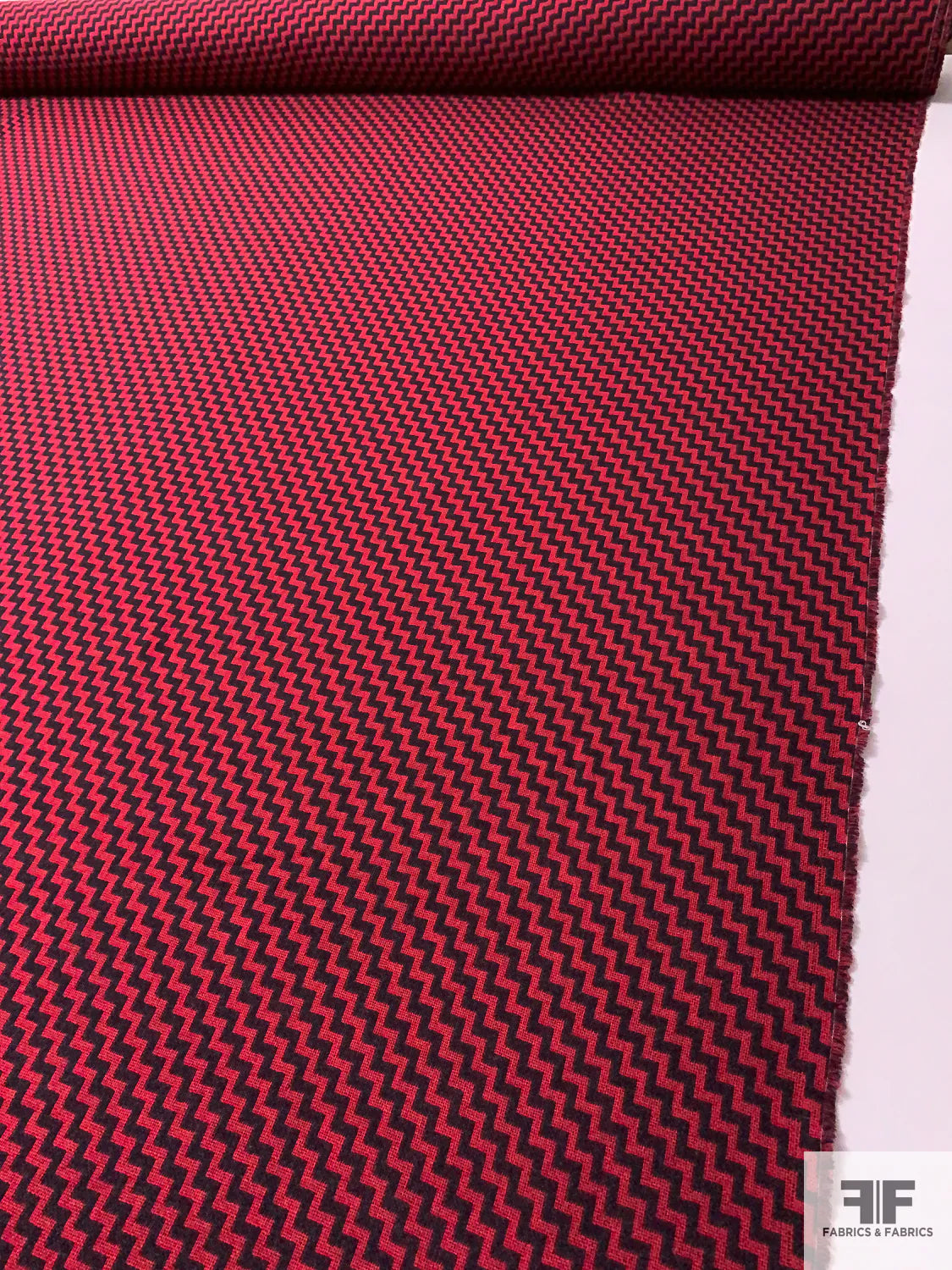 Italian Diagonal Chevron Yarn-Dyed Lightweight Wool Suiting - Red / Black