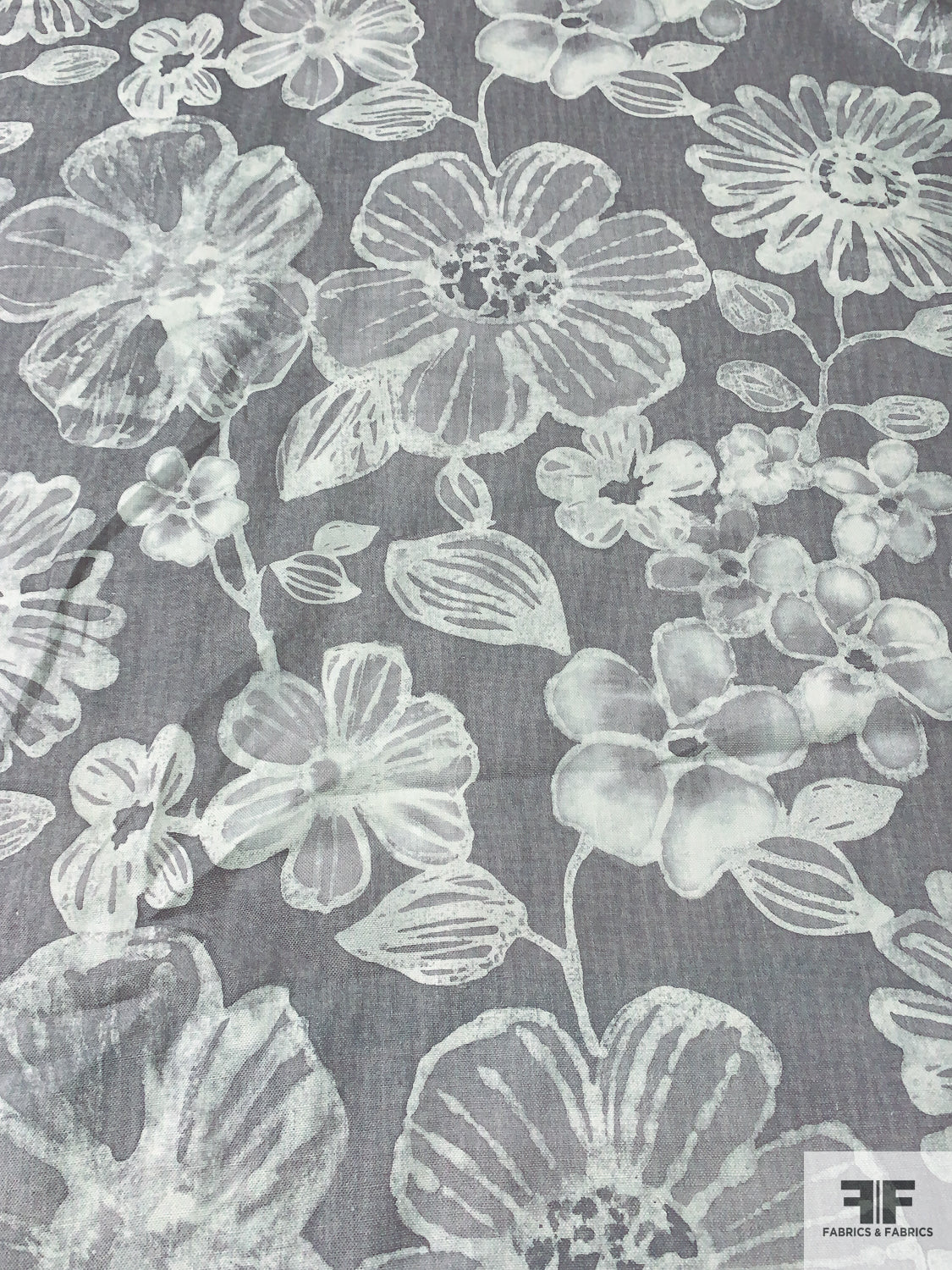 Large-Scale Watercolor Floral Printed Linen-Weave Cotton - Grey