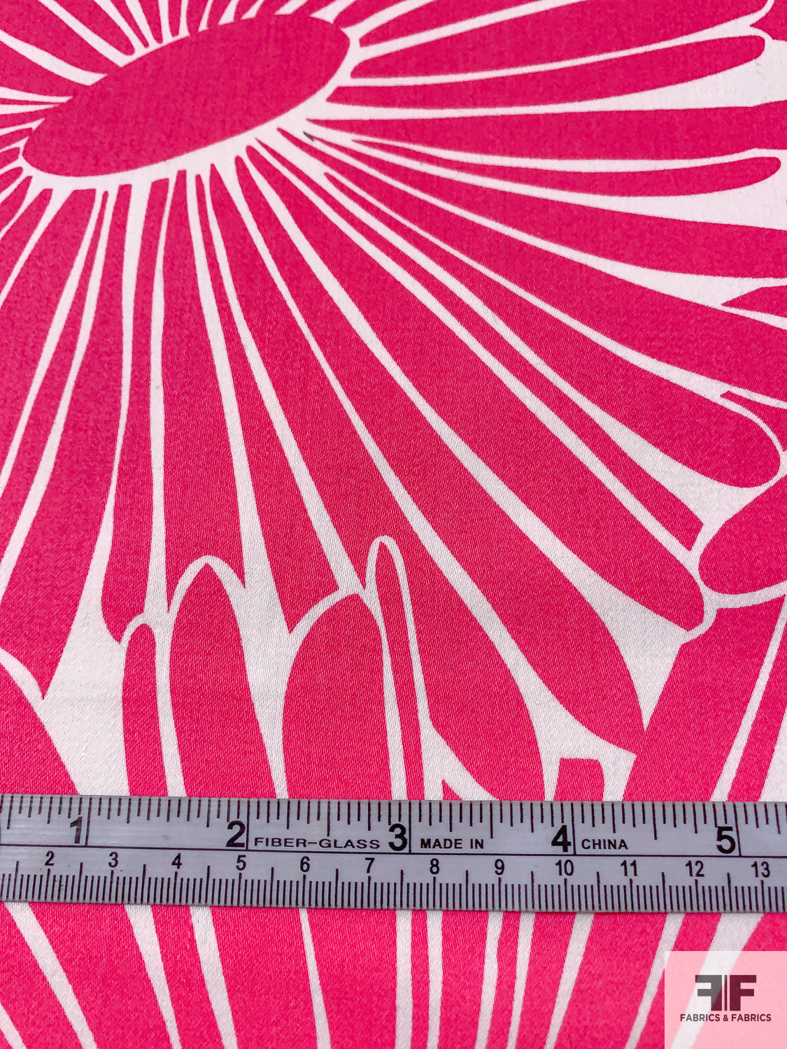 Large-Scale Floral Graphic Printed Stretch Fine Cotton Twill - Bright Pink / Off-White