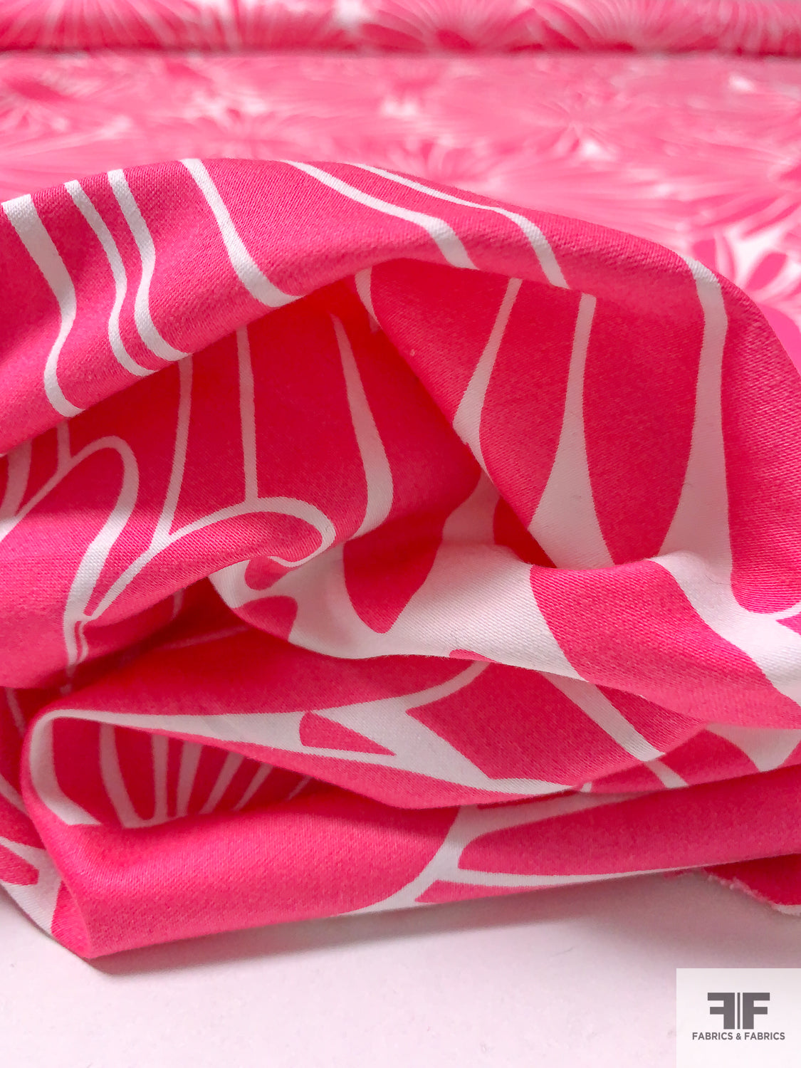 Large-Scale Floral Graphic Printed Stretch Fine Cotton Twill - Bright Pink / Off-White