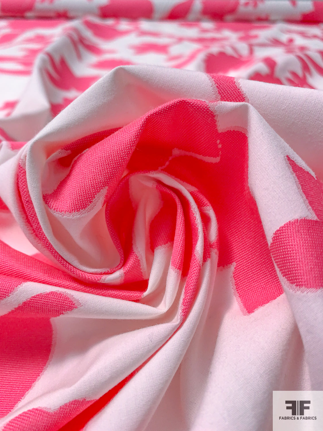 Italian Floral Silhouette Jacquard-Weave Yarn-Dyed Cotton - Bright Pink / Off-White