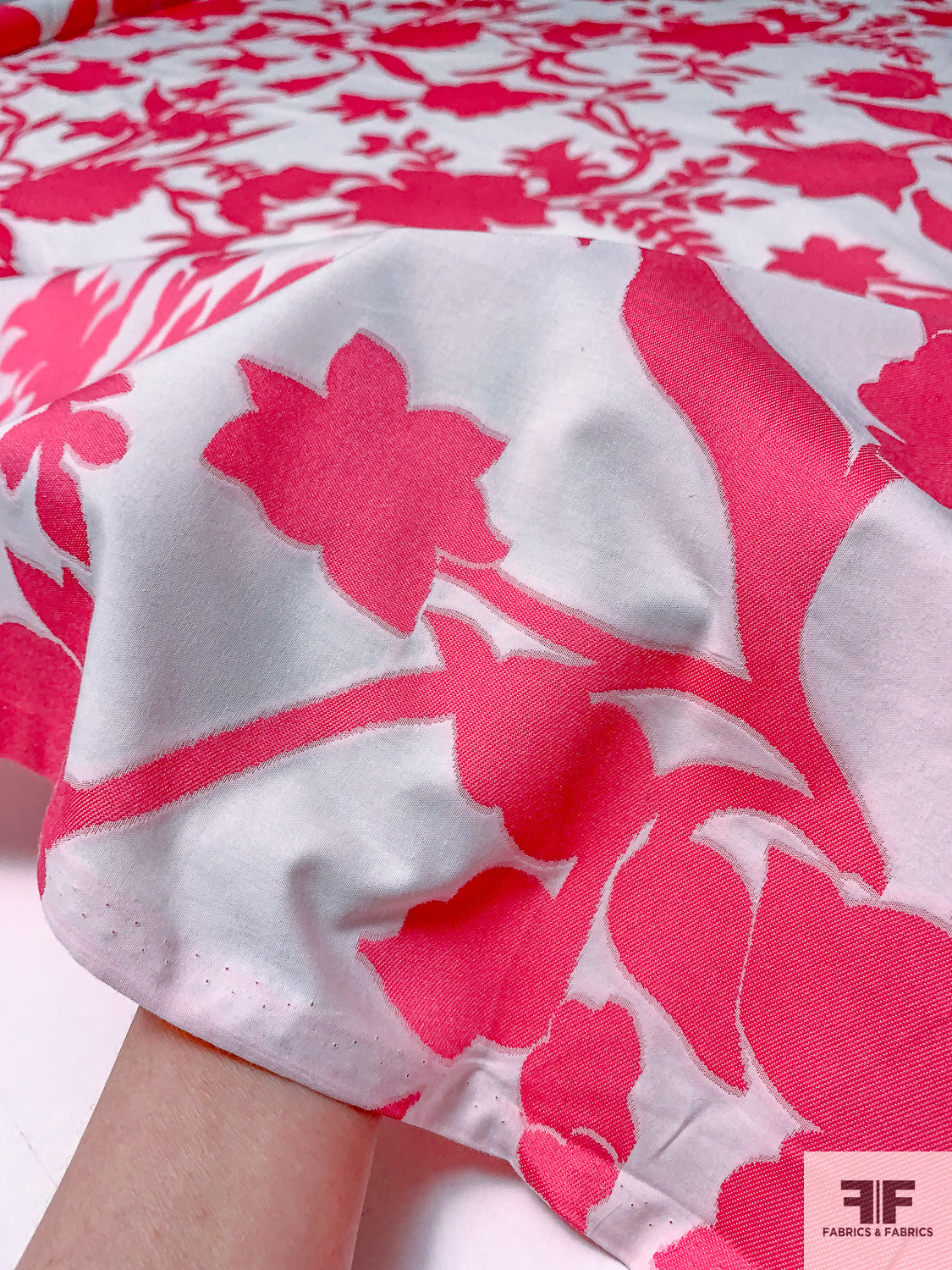 Italian Floral Silhouette Jacquard-Weave Yarn-Dyed Cotton - Bright Pink / Off-White