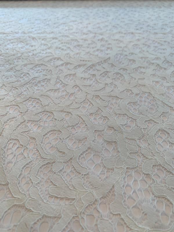 Paisley-Like Vines Raschel Lace - Off-White